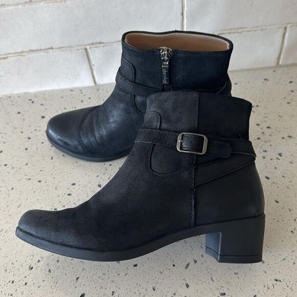 Dansko Women's Size 38 Leather Black Ankle Booties Boots Side Zip Closure EUC - Picture 10 of 12